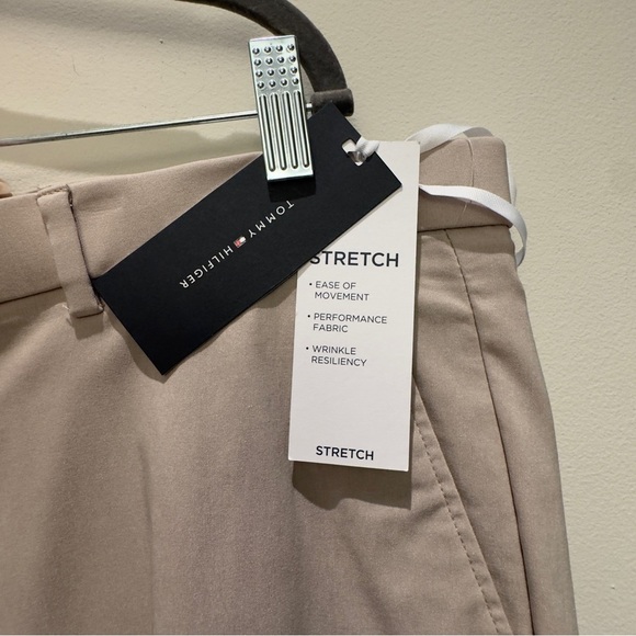 NWT- Tommy Hilfiger Men's Tan Pants Stretch 38W x 32 L - Picture 4 of 10